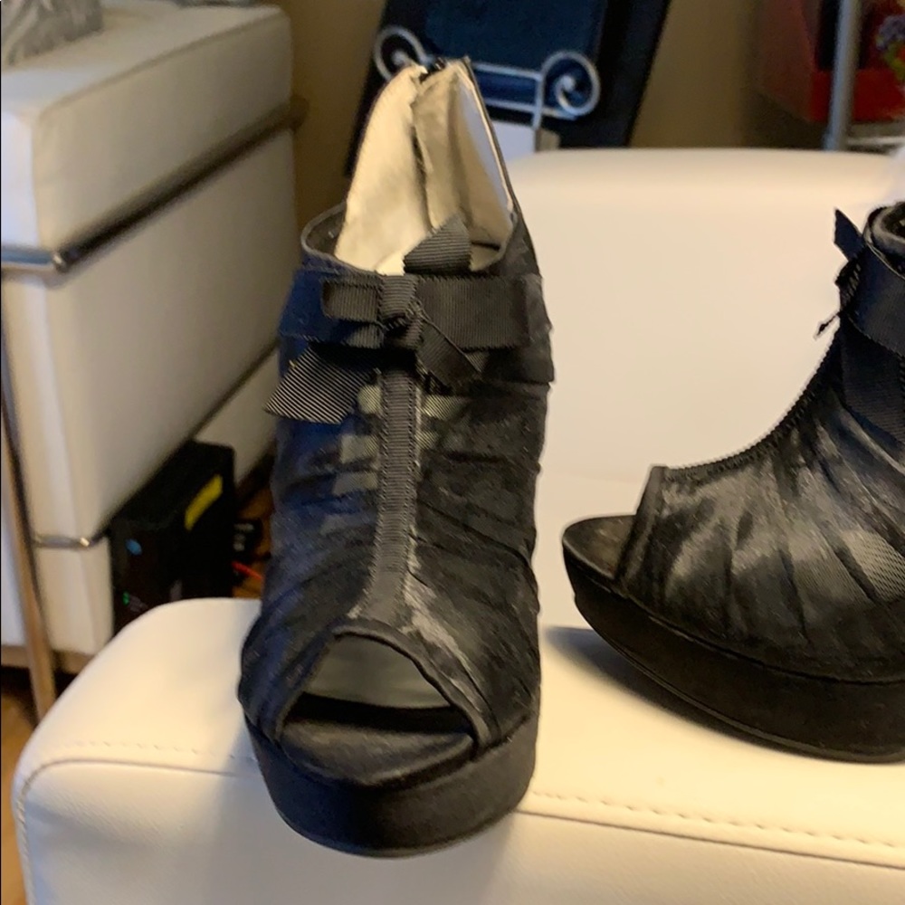Shoes - Picture 2 of 6